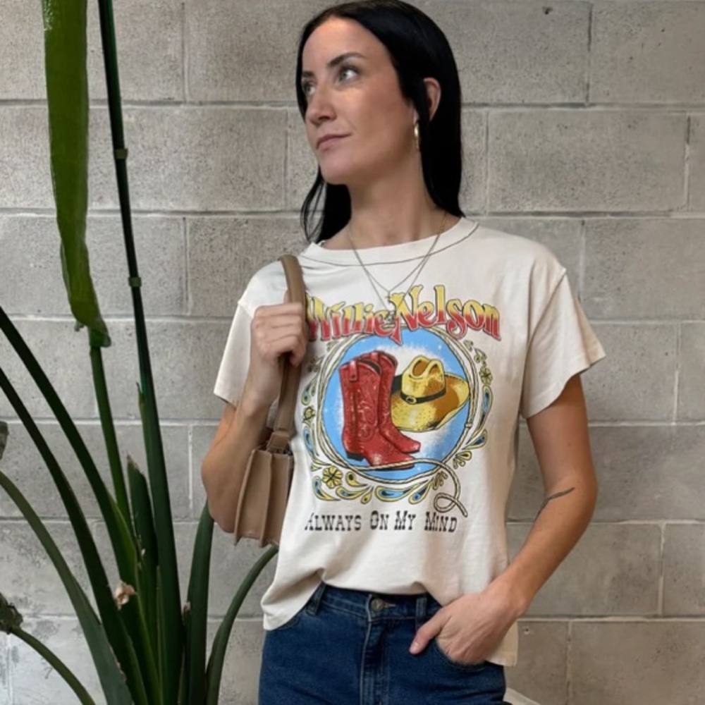 M NEW Daydreamer Willie Nelson T-shirt